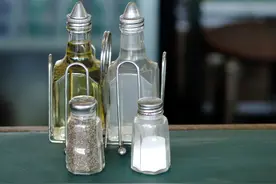 白醋可以洗掉霉斑吗，白醋小苏打是去除霉斑最快的方法真的能行？图片