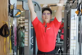 郭涛儿子近照认不出！15岁石头暑假狂练肌肉，高大威猛颜值远胜爸图片