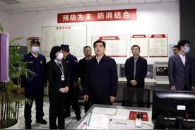 胡俊峰督导检查夜间经济场所安全生产工作图片