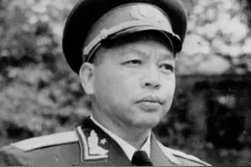 1950年曾国华中将回家探亲，90岁老父亲没认出他来：长官你找谁？图片