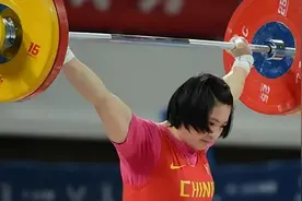她曾获9枚金牌，被教练下药终身不育，退役后只能沦为搓澡工图片