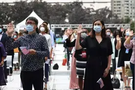 今年94万移民入籍美国，近15年最多！但华人少了20%图片