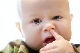 为什么一些小孩喜欢抠完鼻屎之后放到嘴里尝一尝？图片