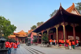 我住进弘法寺当了六天义工：吃斋念佛第二天，我开始想念猪脚饭图片