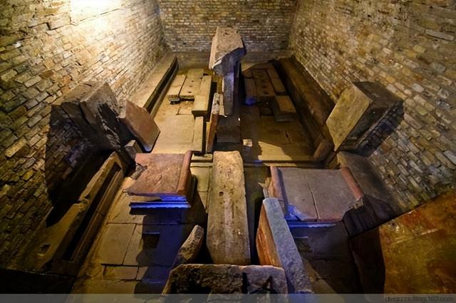 开始对十三陵进行基本了解,考古队首先确立的挖掘目标是朱棣建造的长