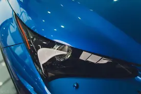 大灯泛黄怎么办，五元搞定图片