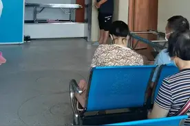 赣州产妇大出血，父亲全程站在手术室门口，父爱如山说的一点没错图片