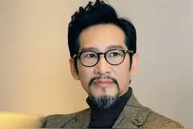 10年龙套，54岁获视帝，王劲松真的是大器晚成吗？图片