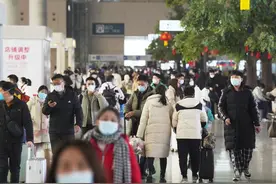 日客流持续在12万以上，大年二十八郑州东站“忙不停”图片