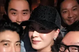 港圈豪放女：嫁风流富豪，婚内出轨被骗财骗色，年过半百仍爱鲜肉图片