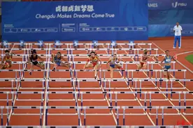 12秒76！成都大运会百米栏刷新个人纪录夺银 还原川妹子吴艳妮的田径之路图片