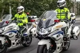 交警铁骑叔叔一般骑的是什么摩托图片
