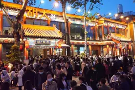 火了20年，扎根簋街卖小龙虾，胡大凭啥？图片