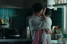 夫妻AA制19年，丈夫瞧不起妻子出身，妻子公布收入他自愿上交工资图片