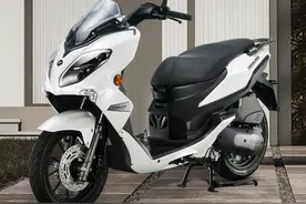 新车 | 售价11999元起，QJMOTOR大熊150上市，来自吉利钱江摩托图片