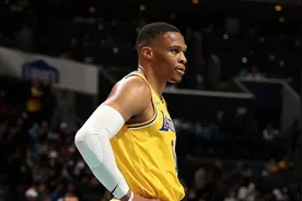 别看NBA现役全能战士那么多，真能打1到5号位 也就3人图片