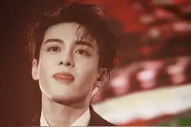 豪门阔少勇闯娱乐圈：183cm撞脸迪丽热巴，又奶又欲，太绝了！图片