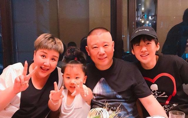 郭德纲7岁儿子长大了!脸颊变瘦颜值逆袭,疑打耳洞大耳垂吸睛