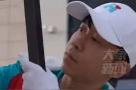 林俊杰在龙江县做义诊志愿者图片