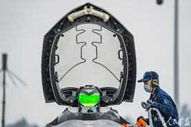 歼20身上写着“救援抛盖”：F22的设计缺陷，我们已经解决图片