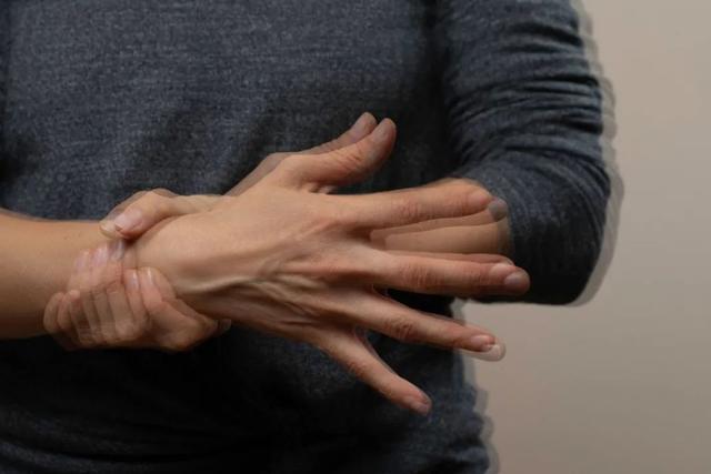 (抑郁症的表现有哪些症状心慌手抖吃什么药) - 冷求网