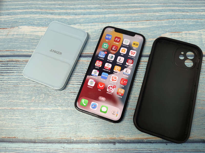 小巧带支架，磁吸无线充，安克MagGo轻薄磁吸无线充电宝体验