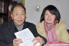 2012年，湖南38岁女教师，倒追65岁环卫工，结婚后过得如何？图片
