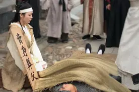 就很好奇：古代女子动辄“卖身”葬父母，不就是挖个坑的事儿吗？图片