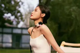 辛芷蕾写真，气质高冷，精致优雅，美艳动人图片