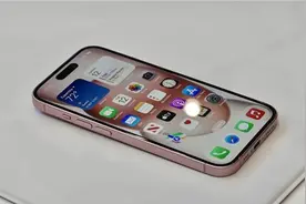 iPhone 15系列被指扬声器异响 换了两次故障依旧图片