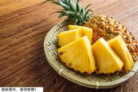 你在吃它的时候，它也在吃你！这种水果看完你还敢直接吃吗？图片