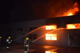 为什么上海化工厂火灾，不抓紧扑灭，反而放任化工厂保护性燃烧？图片