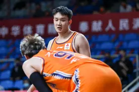 丁彦雨航要退役？苏群辟谣：从未就此事与小丁有任何连线交流图片