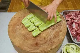 厨师长教你：“苦瓜排骨汤”的家常做法，清淡营养，清热祛暑图片