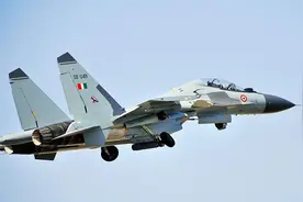 日本飞行员参观苏30MKI,讨论应对歼16,对此中国无比淡定图片