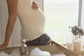 孕早期准妈妈该如何健康洗澡？图片