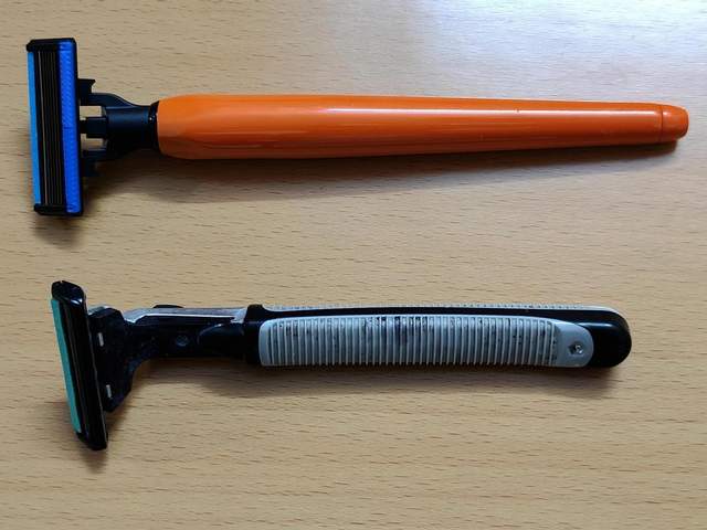 男生又一好玩又实用的玩具，焕醒星洞小飞碟手动剃须刀上手体验