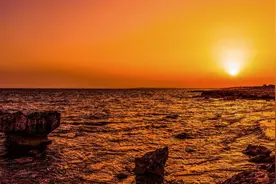 50岁到60岁这十年，是人生最难的时光，做好2点就赢了图片