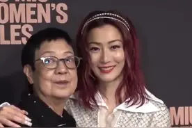 46岁郑秀文内地出席活动，皮肤白皙紧致，坦露想拍女性大尺度片图片