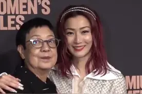 46岁郑秀文内地出席活动，皮肤白皙紧致，坦露想拍女性大尺度片图片