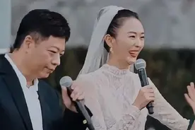 “金融才子”王冉：51岁娶小17岁娇妻童瑶，婚后将妻子宠翻天图片