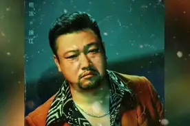 凭《狂飙》火出圈后，贾冰老婆曝光让人惊艳，曾被质疑“老牛吃嫩草”，网友：还以为是两代人图片