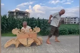 72岁木匠爷爷为孙子造螃蟹车、古代“偃甲人”，5000万网友膜拜图片