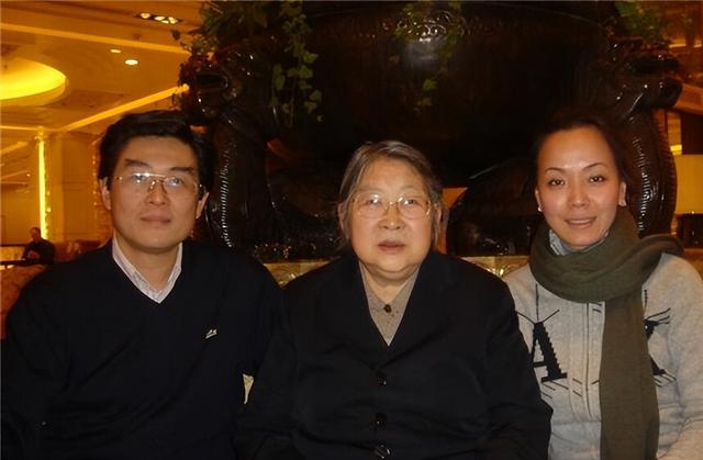 李敏和李讷都姓“李”，是因为跟着李云鹤姓的？江青：这是个误会