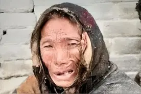 太惨了！1942年，26张河南大饥荒的真实老照片：女人嘴里嚼草等死图片