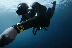 苹果为Apple Watch Ultra用户推出防水性测试图片