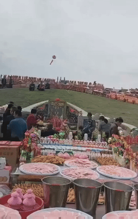 潮汕人清明祭祖：飞机大炮轮船家具一应俱全图片