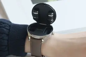 挑战产品结构的天花板，华为在智能手表里面塞进一对耳机图片