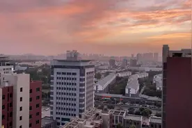 “交房先交物业费”被抗诉：买房人本不该被开发商拿捏图片