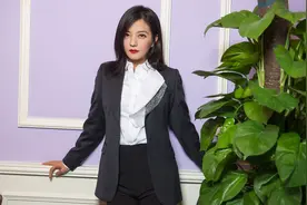 消失的赵薇回来了？如今再看她的处境，完全是自食恶果图片